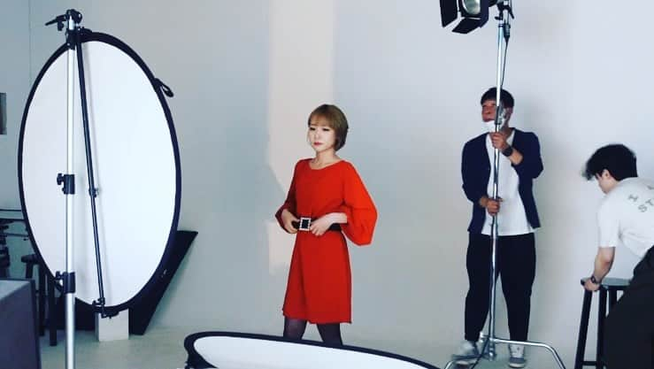 Arisa Nanaseさんのインスタグラム写真 - (Arisa NanaseInstagram)「韓国での撮影📷🇰🇷✨ 今のプロフにしてるやつ❤️ 来月また韓国で撮影があるよ！🥰しかも、BTSのMVや韓ドラにもよく出てくるとある場所での撮影❤️1日がかりで楽しみすぎる😘🔥 ということで、体も顔も美意識あげていきます！！  そうそう、こないだストーリーでアンケートしたら韓国コスメについて知りたいってお声が1番多かったので、それ系増やしてくよ👍 お楽しみに！！❤️ #韓ドラ　#撮影　#名古屋　#ソウル　#timeonmestudio #写真撮ってる人と繋がりたい #オレンジワンピース　#カメラ好きな人と繫がりたい #舞台裏覗き見 #ショートヘア　#韓国メイク　#韓国ショートヘア」11月10日 15時34分 - arisa.nanase