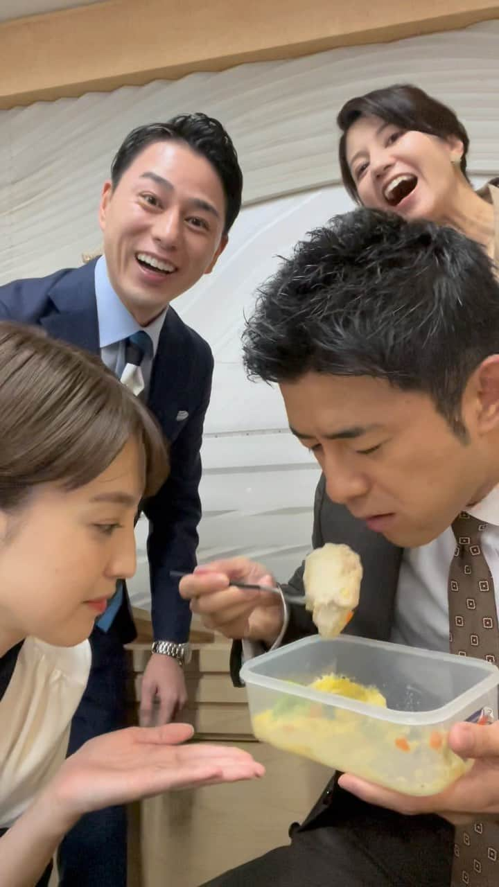 木村拓也のインスタグラム：「11.10 まもなくイット！スタートです  #イット！ #榎並さんが食べているのは...」