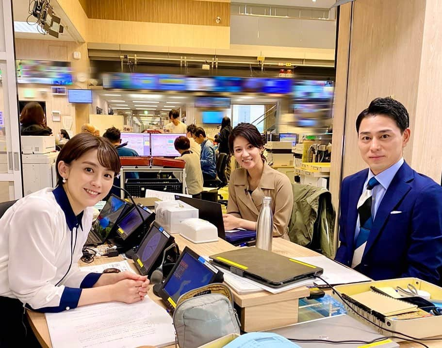 フジテレビ「プライムニュース イブニング」さんのインスタグラム写真 - (フジテレビ「プライムニュース イブニング」Instagram)「#イット ！は 15時45分スタートです  ●イスラエルこのあと一時戦闘停止 ●#手取り10割 検討で #育休 取得改善は ●幼児襲撃で中国・ #野良犬狩り 拡大 ●#市橋達也 受刑者“逃亡生活961日”の真実とは 自らの手で整形…たどり着いた孤島での日々  #榎並大二郎 @enami_daijiro #宮司愛海 @manami_miyaji  #木村拓也 @takuya.kimura0801  #立石修 #遠藤玲子 @reiko.endo_0429   #齋藤孝   #ガチャピン @gachapin_official #勝野健 @ken.katsuno    #小山内鈴奈 @reina_osanai #フジテレビ #アナウンサー 公式HP：https://www.fujitv.co.jp/livenews_it/ FNNプライムオンライン：https://www.fnn.jp/」11月10日 15時43分 - livenews_it