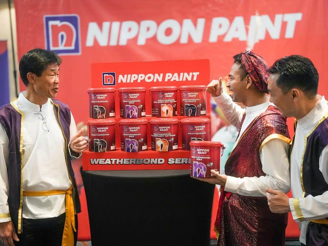 Raffi Ahmadさんのインスタグラム写真 - (Raffi AhmadInstagram)「Gokill, Asik dan Seru banget berasa banget Magical Nights nya di Acara “Dealers' Nite @nipponpaintindo 😍  Bangga banget bisa jadi host di acara seru yang dihadiri mitra toko Nippon Paint Jakarta dan Bekasi 🙏 Acaranya meriah dan rame! Sukses selalu buat Nippon Paint & semua toko 😇   Memang Nippon Paint yang Top Mantap Is The Best ⭐ #NipponPaint #HebatnyaNipponPaint」11月10日 16時00分 - raffinagita1717