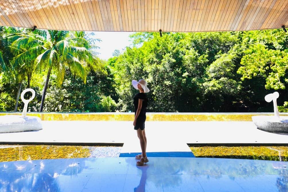 江辺香織さんのインスタグラム写真 - (江辺香織Instagram)「世界には色んな朝がありますね..😌 こちらは、大自然に囲まれた池上の朝食🥞💗  壮大な景色に贅沢な時間...と見せかけて、猛暑すぎるので2秒で室内へ移動したというオチ🫢  #hotel #puket #beakfast #marriott #tailand  #fashion  #chloe #travelphotography #resort  #renaissance #renaissancehotel」11月10日 16時08分 - kaori.ebe