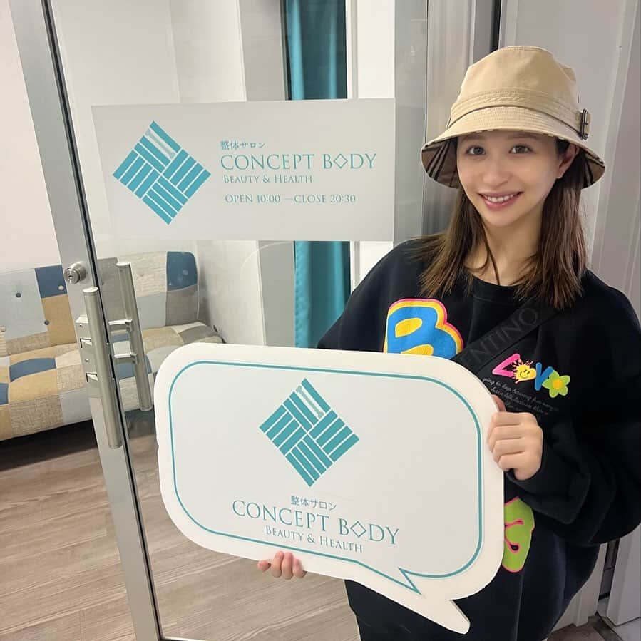 倉松里奈のインスタグラム：「私が池尻大橋に住んでた時から ずっと通ってる 三茶の整体💓 . 整体はもちろん、 小顔矯正、ダイエット、マタニティー、o脚、 産後ケアとしても なんでもいけます😊💓笑 . 熊本帰る最後の週末に絶対ここに 行きたくて駆け込みしてきたけど 終わった後ほんっとスッキリ🥺🥰💓 . . 産後の整体はいろんなところあるけど ちゃんとした産後骨盤矯正にいくことが大切みたい！ 産後あとの人もぜひおすすめです💘 . 早くゴルフ⛳️もしたいし お酒🍺も飲みたいし 運動💪もしたいし 旅行も行きたいし やりたいことたくさん！ . . 私の紹介で @concept_body1111  に行ったら 60分2980円で 受けられるから是非行ってみてね😊♡ 三茶の駅からすぐです🔜 . . . #三茶 #三軒茶屋 #整体 #マタニティー #小顔矯正 #東京小顔 #小顔マッサージ #産後骨盤矯正 #骨盤矯正 #骨盤 #マタニティーマッサージ #コンセプトボディ #熊本 #熊本出身  #くまもん」