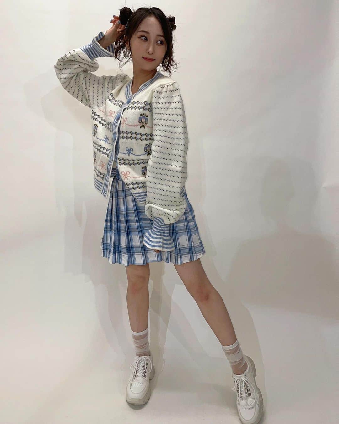 坂口渚沙のインスタグラム：「🩵と🤍  @__treat.urself__  @wildlily_daikanyama」