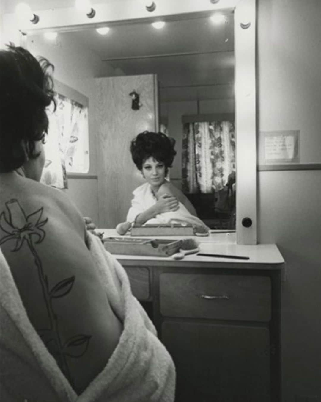 ローラ・ベイリーのインスタグラム：「Monica Vitti ✨ in her dressing room ~ Modesty Blaise Sicily, 1965  Photographed by Eve Arnold」