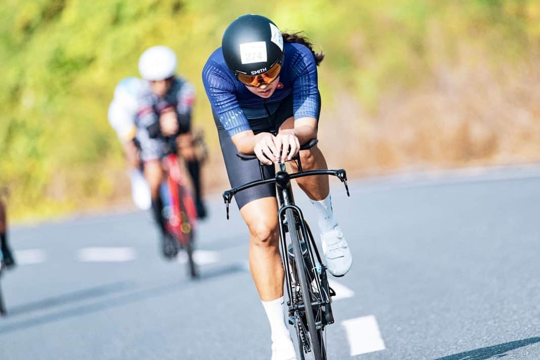 平良エレアさんのインスタグラム写真 - (平良エレアInstagram)「Shirosato TT 50 女子総合1位 50km 1:22:57  来年は3分タイム縮めたいなっ！！ 何毎にも目標設定は高め👍 その割にはトレーニングとかしない🙈笑  なんせ楽しいのが1番✌️ でもある程度の向上心は持っておきたい😎 だから楽しい8割に少し苦しいと感じる瞬間が2割ある。 それぐらいが私には丁度良い✨  その辺追い込める人、追い込んでる人は尊敬するよ🫡 皆凄いよねー！だから私はガチ勢ではない！  2日後はツールドおきなわ🌞 ベスト出しきります！！  素敵なお写真ありがとうございます💫 📸 @k.onoguchi」11月10日 16時44分 - erea0301