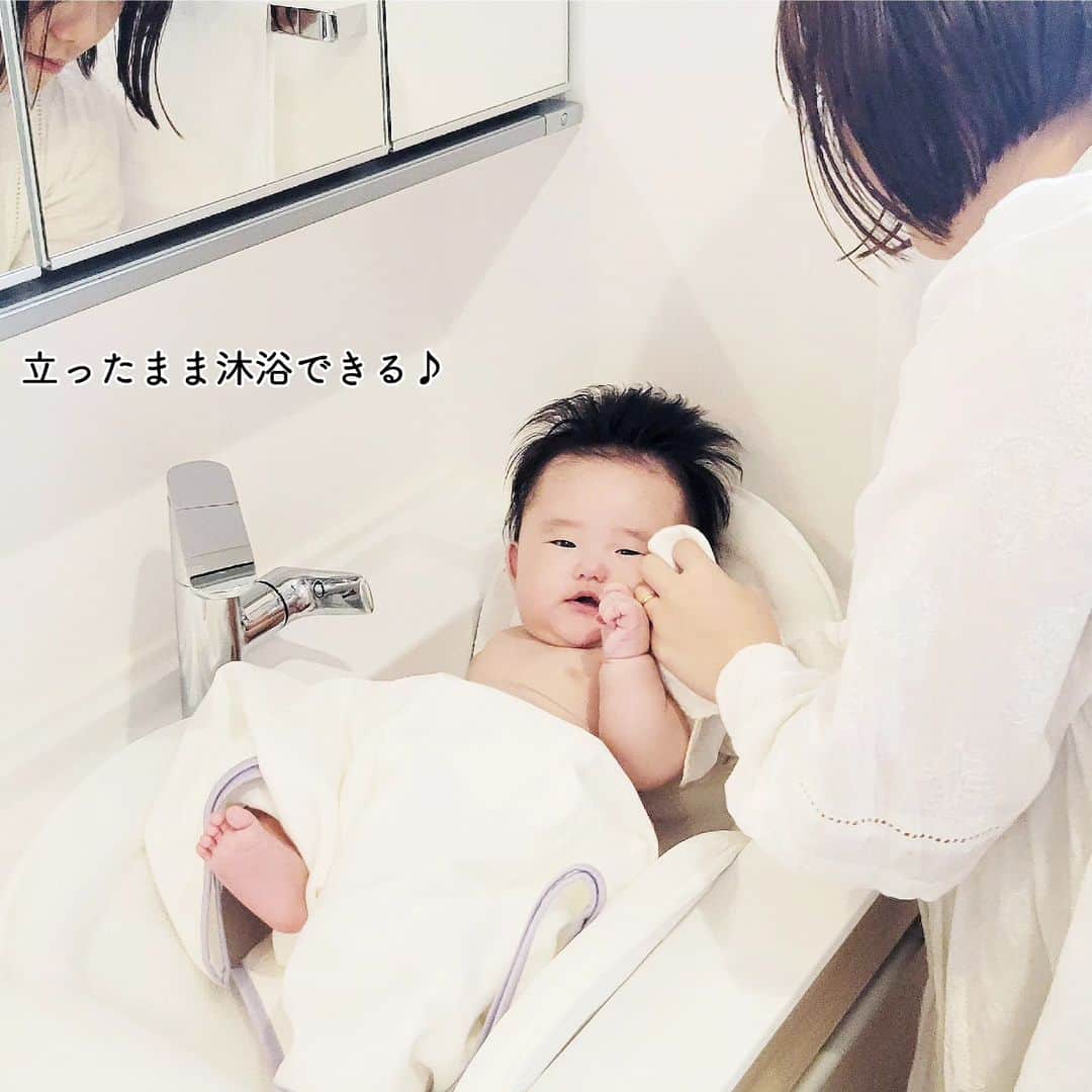 yamatoya(ベビー・キッズ家具の大和屋) さんのインスタグラム写真 - (yamatoya(ベビー・キッズ家具の大和屋) Instagram)「【新登場！】沐浴バスマット「そいばーす」  洗面化粧台で沐浴できるバスマット「そいばーす」♪  まだ首の座っていない赤ちゃんの沐浴はパパママも大変だと思います。  「そいばーす」は、洗面化粧台に置いて、そのまま立ったまま赤ちゃんの沐浴が可能！  楽な姿勢でできるから、身体や腰の負担も軽くなります♪  生地はクッション性のあるメッシュ素材！ 赤ちゃんを優しく包み込み、裏面はすべりにくい加工付き。  使った後も吊るして干すことができるから場所を取らなくてすみます♪  ネットに入れて洗濯も可能なので、いつも清潔にお使いいただけます。  サイズは約73×52×4㎝。 新生児から生後4か月頃までお使いいただけます。  くわしくは、 @yamatoya_officialプロフィール記載のURLから、 公式オンラインショップ「Shop yamatoya（ショップ ヤマトヤ）」からご覧ください♪  #沐浴 #沐浴マット #沐浴バスマット #洗面所 #洗面化粧台 #脱衣所 #ランドリールーム #出産準備　#新生児 #赤ちゃん #ベビー #子ども #子育て #育児 #令和5年ベビー #子ども家具 #yamatoya #大和屋」11月10日 16時51分 - yamatoya_official