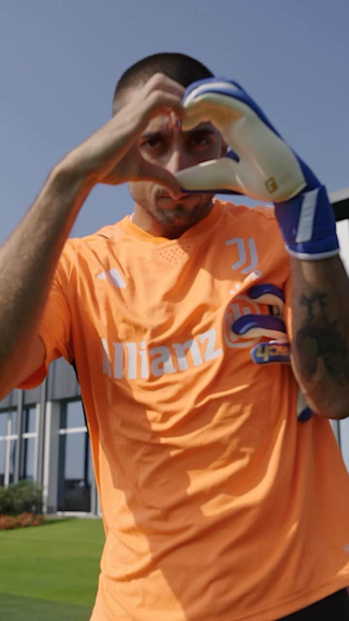 ユヴェントスFCのインスタグラム：「Aging like a fine wine 😍🍷 Happy 31st birthday Mattia! 🫶🧘‍♂️🎂」