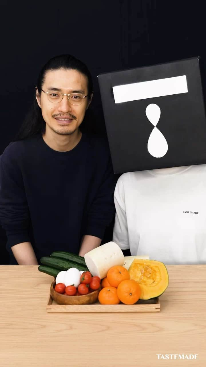 テイストメイドのインスタグラム：「アキたちが作るとこ見てて！【佐藤 秋 / Sato Akiコラボ】  今回は「アキが食べるとこ見てて」でお馴染みの佐藤 秋 / Sato Akiさん(@satoaki_asmr)コラボ！ 一緒に食材を並べたんだけど、テイストメイドマンのこだわりがすごい...💭  アキさんのアカウントではこれを食べる様子も見れちゃう！🍊 きゅうりのマシンガン喰い生で見たらすごかった...🥒 アキたちが食べるところも見てね👀  #佐藤秋 #ASMR #コラボ #テイストメイド #料理 #cooking #recipe #グルメ #レシピ  #簡単レシピ #おうちごはん #手作りスイーツ  #パーティーレシピ ⁠ #おつまみレシピ   #パーティーレシピ #TikToker #おもしろ動画 #早食い #フードファイト #きゅうり #ヘルシー #cucumbers #healthy #foodboard #vegerables #fruitsboard #fruits #フルーツ #卵 #トマト」