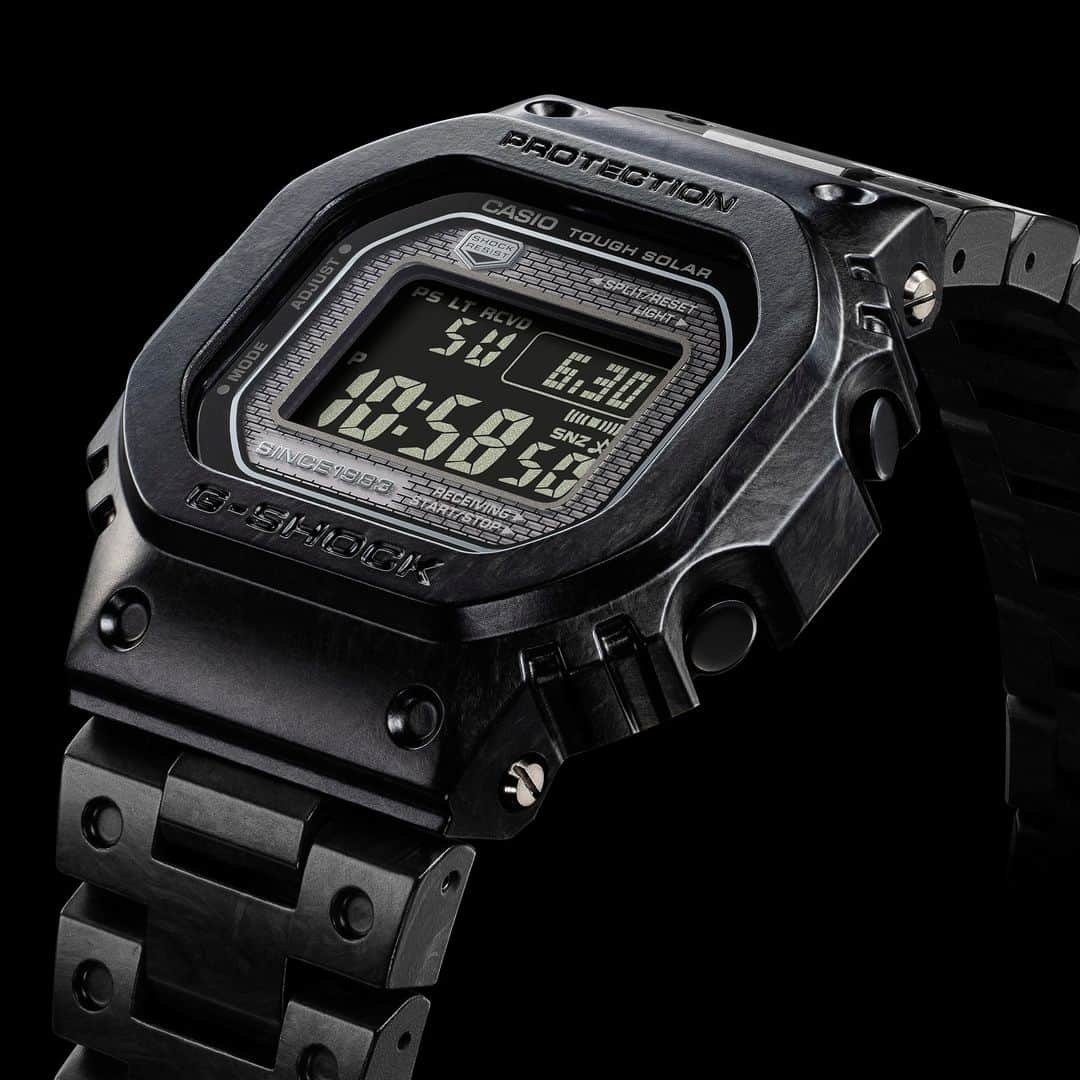 G-SHOCKさんのインスタグラム写真 - (G-SHOCKInstagram)「G-SHOCK 40th Anniversary MULTIPLEX CARBON EDITION GCW-B5000UN  誕生以来そのデザインを変えることなく、機能、性能、素材を進化させてきたDW-5000C。今回は40周年の限定モデルとして、製法の異なる3つのカーボン素材をベゼル、バンド、ケースに採用。パーツごとに成形方法の違いによる素材特性を吟味して作り上げました。  ベゼルとバンドに採用したフォージドカーボンの独特な素材感から着想を得て、壮大な銀河の霧をイメージしたデザインが完成。ブラックと、混色成形によるパープルの2モデルをラインナップしています。  Since its birth in 1983, the DW-5000C has evolved in function, performance, and materials without changing its original design. Now this 40th anniversary limited edition uses three different carbon materials for the bezel, band, and case, each produced in a different way. Each part was created by carefully examining the material characteristics of the different molding methods.  Inspired by the unique texture of the forged carbon used for the bezel and band, the design was completed to resemble a galactic mist. The lineup includes two models, one in black and the other in purple produced by mixed-color molding.  GCW-B5000UN-1JR GCW-B5000UN-6JR  #g_shock #gshock40th #dw5000c #腕時計 #40周年」11月10日 17時00分 - gshock_jp