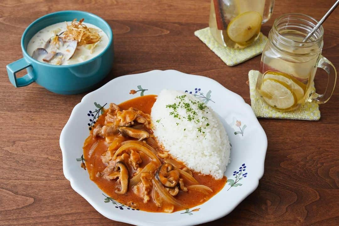 ぐっち夫婦のインスタグラム：「私たちが考案したメニューも食べられるイベント🚚🍽️ 「TOKYO周穫祭2023」が開催するよ！   🙋‍♂️東京の食材っていろいろあるんだよね😄 🙋‍♀️イベントでは無料で食べられるそう！ぜひ〜♫   11月18日（土）・19日（日）の2日間、 東京国際フォーラムに東京特産の食や名産品、 観光地などを知ることができるイベント、 「TOKYO周穫祭2023」が開催されます！   普段東京で暮らしている私たちも 知らないことがたくさん！ 食べ物はもちろん、 伝統工芸のワークショップに参加するなど 新たな東京を知るきっかけになりそうです＾＾   こちらのイベントでは、 スタンプラリーに参加してスタンプを集めると、 私たちが考案した、   「TOKYO Xのポークストロガノフ」 「千住ねぎとあさりの東京牛乳クラムチャウダー」 「多摩のアカシアはちみつと小笠原・島レモンのホットレモネード」 を試食していただけます😋 レシピカードももらえるからぜひ遊びに来て！   ■TOKYO周穫祭2023■ 日時： 2023年 11月18日（土） 11:00～19:00  19日（日） 10:00～17:00 場所：東京国際フォーラム 【入場無料】     ▼詳しくは、TOKYO周穫祭2023さんの公式アカウントにて @tokyo_syukaku_sai       ぐっち夫婦の今日なにたべよう？🙋‍♂️🍽🙋‍♀️   ***   🐣お知らせ🐣   📘✨好評発売中！ 「いろいろつくってきたけど、やっぱりこの味」   🎦 YouTube 【ぐっち夫婦のふたりごはん】でも レシピ配信しています〜！ 遊びにきてね🙋‍♂️🙋‍♀️ @gucci_fuufu   💬 LINEでレシピ検索できます！ @gucci_fuufu にて   ☻☻ⒽⒺⓁⓁⓄ☻☻   #TOKYO周穫祭　#東京都 #GOTOKYO #東京観光財団 #物産展 #グルメ #観光 #東京国際フォーラム　 #墨田区 #ぐっち夫婦 #pr」