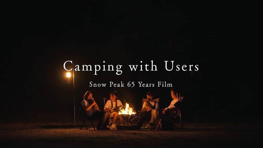 Snow Peakのインスタグラム：「【Snow Peak 65 Years Film】Camping with Users｜Episode.3「成長を見守る、キャンプライフの伴走者」  65年の軌跡は、ユーザーのみなさまとのかけがえのない絆の証。  スノーピークのスタッフは、ユーザーとキャンパーとしてつながっています。 これまでの月日の中で数多に紡がれてきた、キャンプを通じて生まれた、肩書きを越えた温かなつながりをシリーズでご紹介します。  今回は、スタッフ藤坂と、ユーザーの山下さんファミリーにインタビューさせていただきました。 　 #snowpeak #snowpeak65yearsanniversary #landlock #スノーピーク #ドッグキャンプ #キャンプで子育て #ランドロック」