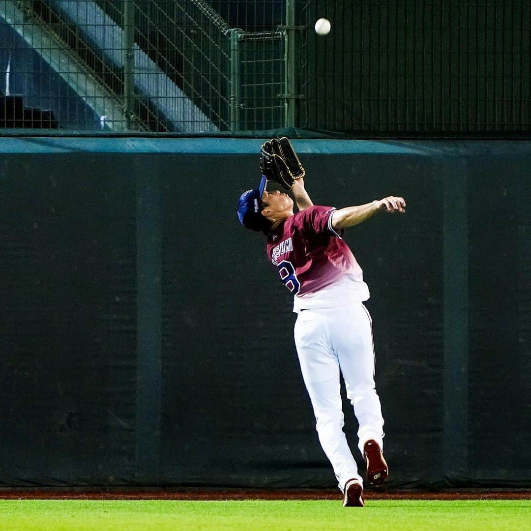 東北楽天ゴールデンイーグルスさんのインスタグラム写真 - (東北楽天ゴールデンイーグルスInstagram)「⚾️  「第52回三井ゴールデン・グラブ賞」の受賞選手が発表され 辰己涼介選手がパ・リーグ外野手部門に選出されました‼️‼️ 3年連続3度目の受賞となります🤚🤚🤚  #RakutenEagles #辰己涼介  #三井ゴールデングラブ賞」11月10日 17時15分 - rakuten_eagles