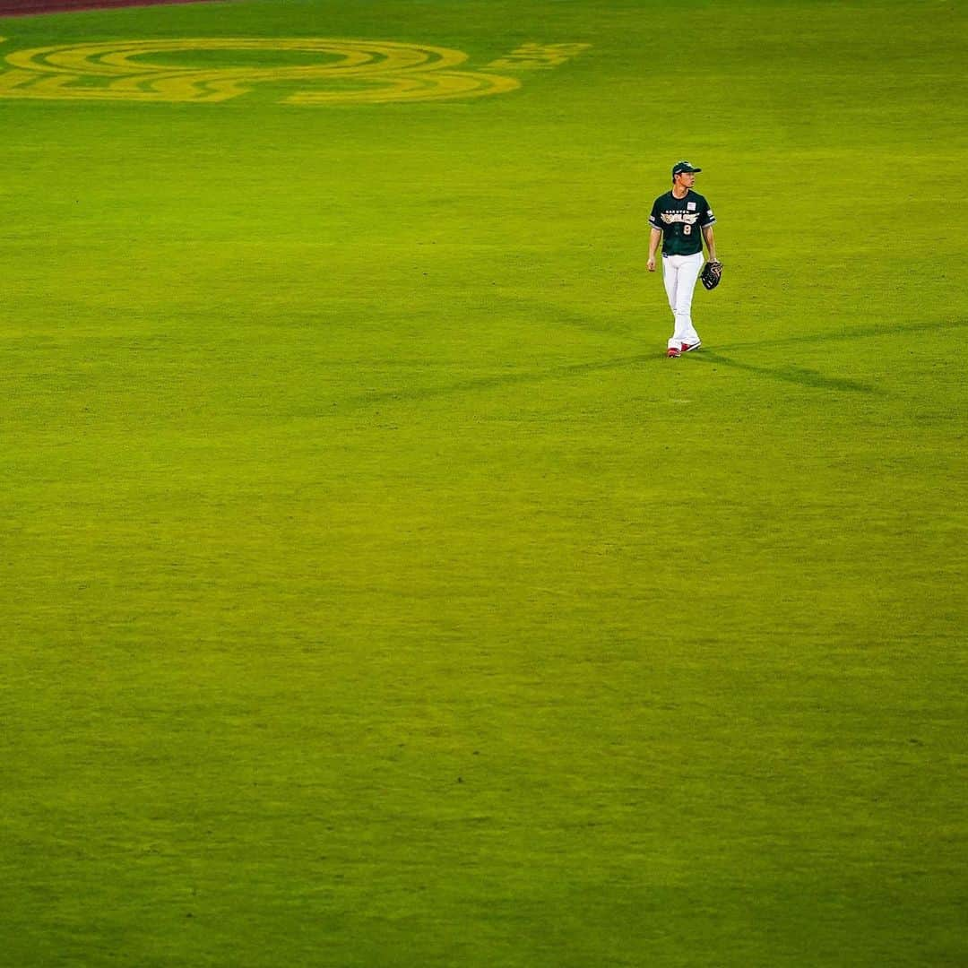 東北楽天ゴールデンイーグルスさんのインスタグラム写真 - (東北楽天ゴールデンイーグルスInstagram)「⚾️  「第52回三井ゴールデン・グラブ賞」の受賞選手が発表され 辰己涼介選手がパ・リーグ外野手部門に選出されました‼️‼️ 3年連続3度目の受賞となります🤚🤚🤚  #RakutenEagles #辰己涼介  #三井ゴールデングラブ賞」11月10日 17時15分 - rakuten_eagles