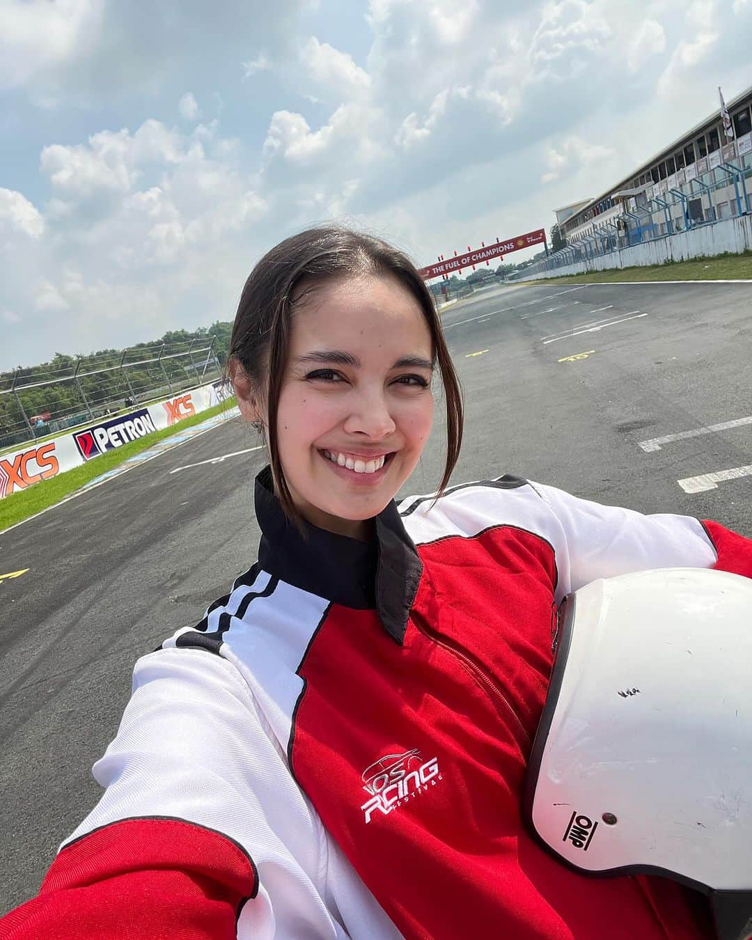 ミーガン・ヤングさんのインスタグラム写真 - (ミーガン・ヤングInstagram)「Bukas naaaaa! 🏁 Tomorrow is the 3rd leg of the Vios cup and I’m soooo ready 🖤 come join us over at Clark International Speedway, tomorrow, November 11 for a fun day all about cars, racing and competition ❤️‍🔥 you can also watch the livestream on the Toyota Gazoo Racing Facebook page too! See ya there 🫶   #TGRViosCup2023  #ToyotaGazooRacing @toyotagazooracingph」11月10日 17時11分 - meganbata