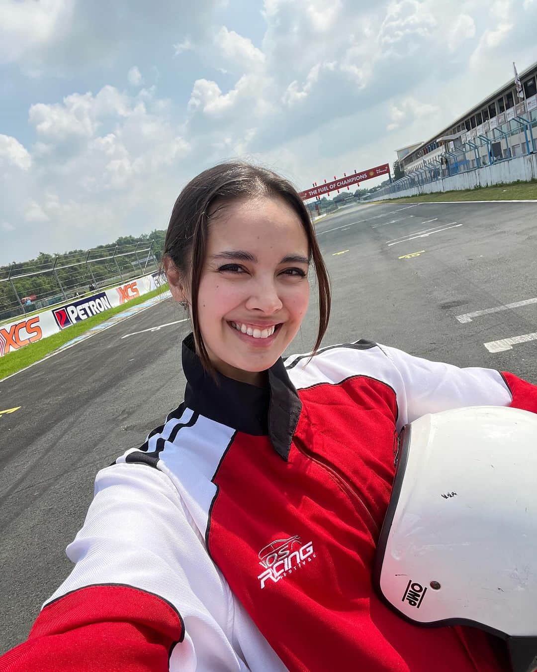 ミーガン・ヤングのインスタグラム：「Bukas naaaaa! 🏁 Tomorrow is the 3rd leg of the Vios cup and I’m soooo ready 🖤 come join us over at Clark International Speedway, tomorrow, November 11 for a fun day all about cars, racing and competition ❤️‍🔥 you can also watch the livestream on the Toyota Gazoo Racing Facebook page too! See ya there 🫶   #TGRViosCup2023  #ToyotaGazooRacing @toyotagazooracingph」