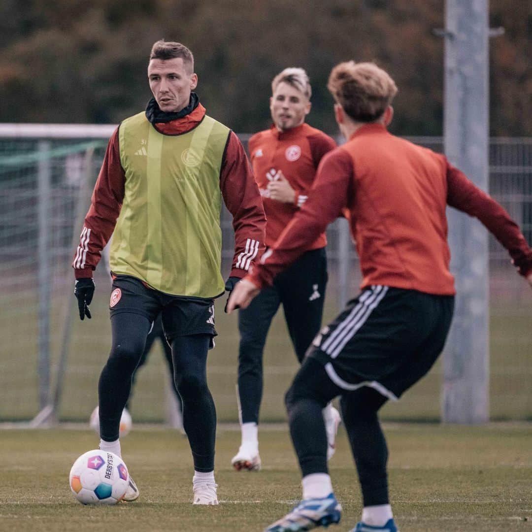 のインスタグラム：「⚽️ Vorbereitung auf #SGFF95 🔥 • • #f95 #fortuna #2Bundesliga」