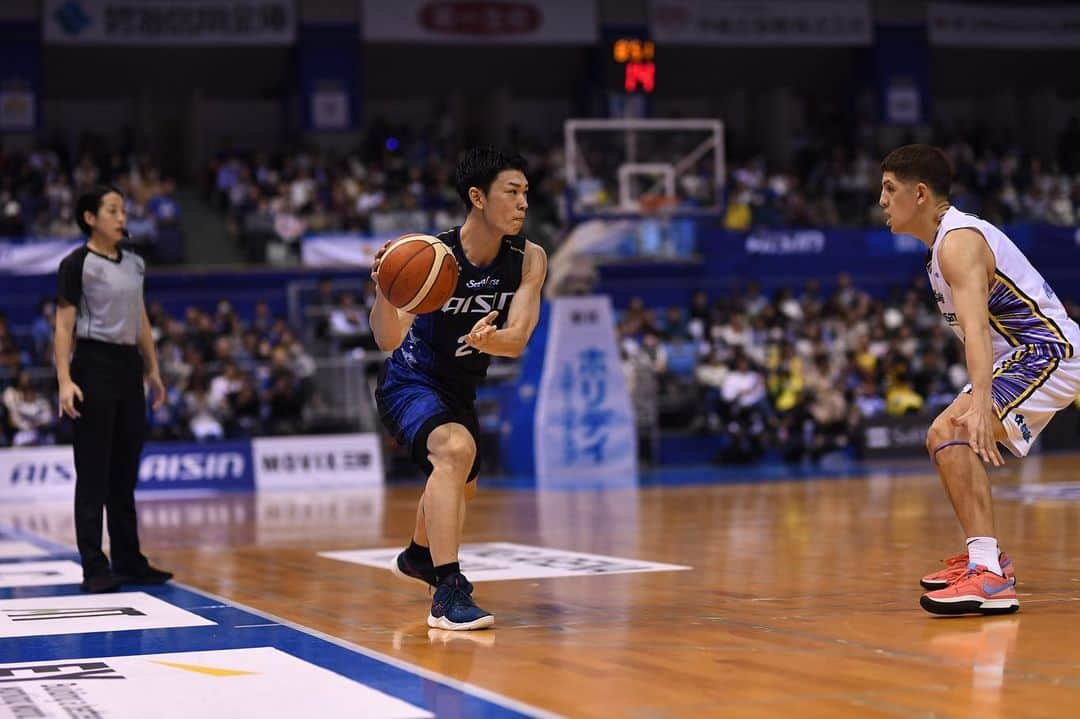 石井講祐さんのインスタグラム写真 - (石井講祐Instagram)「Always fun to play against former teammates🏀 🐟🔵🐻‍❄️🟡 #シーホース三河 #ガチ」11月10日 17時23分 - ishiikosuke