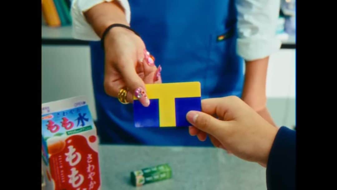 河辺ほのかさんのインスタグラム写真 - (河辺ほのかInstagram)「Tポイント20周年ムービーに出演させて頂いております💗 エモいとはこの事！って感じの2000年代あるあるも細かく織り交ぜられたテンポよく面白いそして、記念すべきTポイント20周年記念の作品に関わらせて頂いてとてもとても嬉しいです！！！ ぜひご覧くださいいいい🫶🏼 #プレイバックでTポイント」11月10日 20時00分 - honoka4b