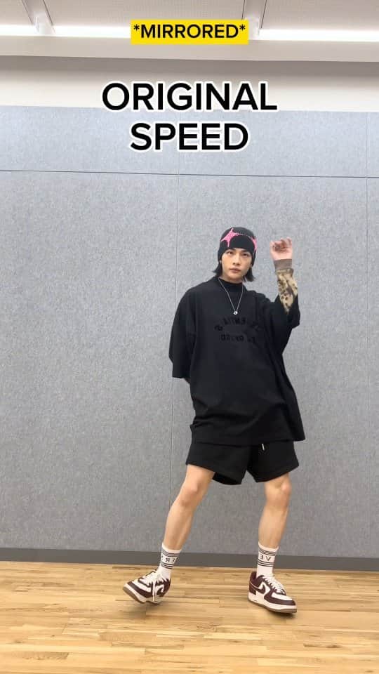 Stray Kidsのインスタグラム：「현진의 '락 (樂)' 안무 튜토리얼🤸 Hyunjin's 'LALALALA' dance tutorial🤘 #락챌린지 #LALALALA_Challenge  #StrayKids #스트레이키즈 #현진 #Hyunjin #樂_STAR #ROCK_STAR #락 #樂 #LALALALA #StrayKidsComeback #YouMakeStrayKidsStay」