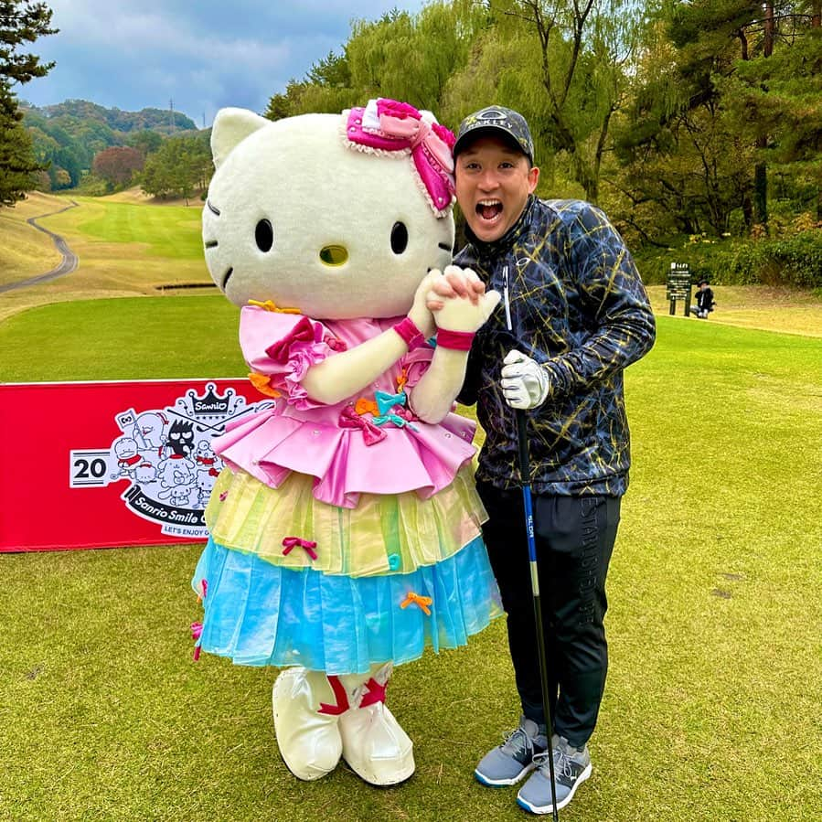 杉谷拳士のインスタグラム：「. サンリオゴルフ⛳️🏌️‍♀️ 今日も一日ホールインワン💪 素敵なメンバーと一緒に楽しかったです^ - ^‼︎  #サンリオ #キティちゃん #ゴルフ #デート」