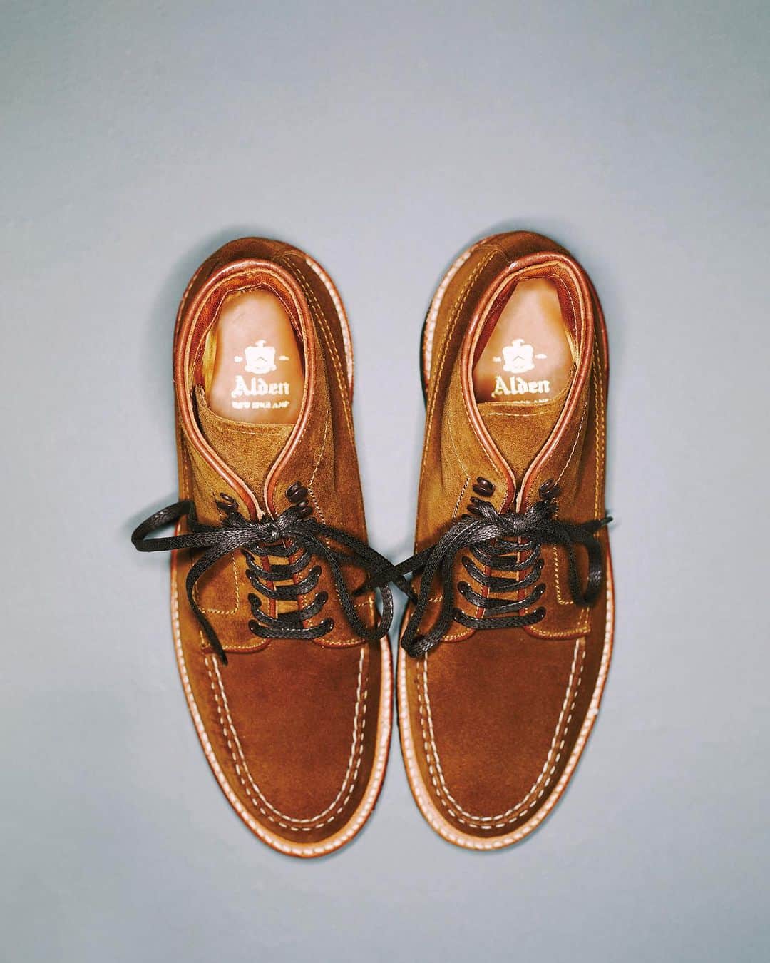 2nd編集部のインスタグラム：「. 「Leather Shoes in Autumn  秋も革靴を履こうよ。」  現在発売中の2nd12月号の第二特集は革靴特集！2ndが選ぶこの秋注目の10足や、セレクトショップのこの秋オススメの革靴を紹介するSNAP企画、価格別の革靴カタログなど盛りだくさんの内容となっております！ぜひ誌面をチェック！  #2nd #2ndmagazine #革靴 #断然革靴派」
