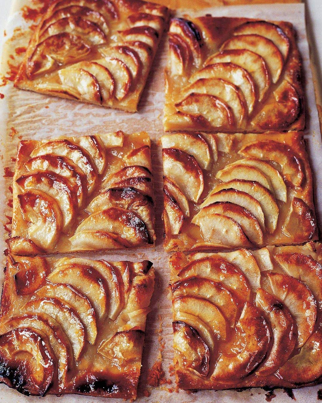 アイナ・ガーテンのインスタグラム：「I’ve made this French Apple Tart so many times I can make it in my sleep! You can serve it with Sauternes, but if you want something a lot less expensive, pair it with a dollop of crème fraîche and a small glass of ice wine.  Recipe linked in bio! Barefoot Contessa Back to Basics, page 191.  📸 @quentinbaconphoto」