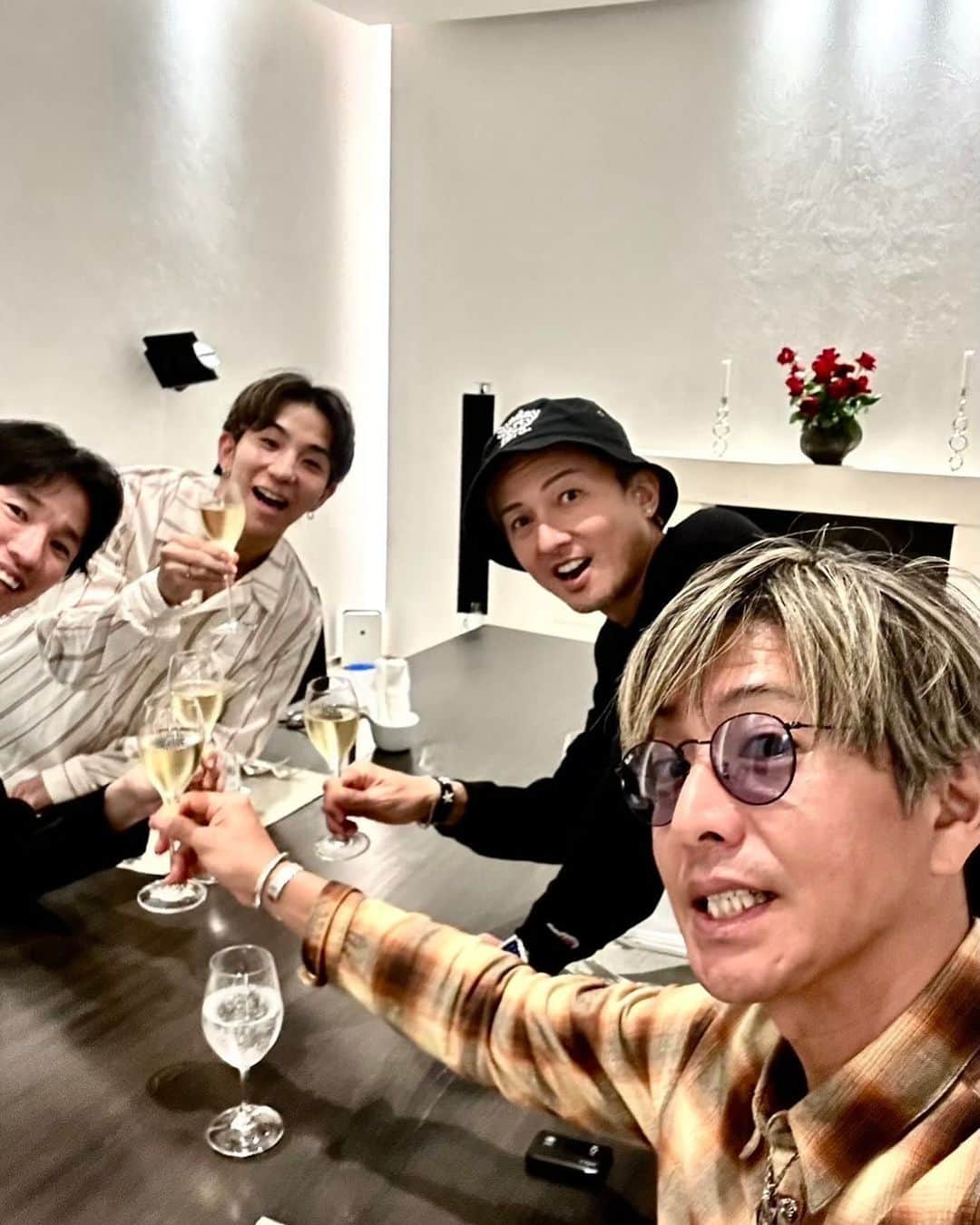 Kazuki Hamamotoのインスタグラム：「武道館に来てくださった大好きな先輩方とお食事に行かせていただきました✨ 本当にいつもかっこいいお二人😭」