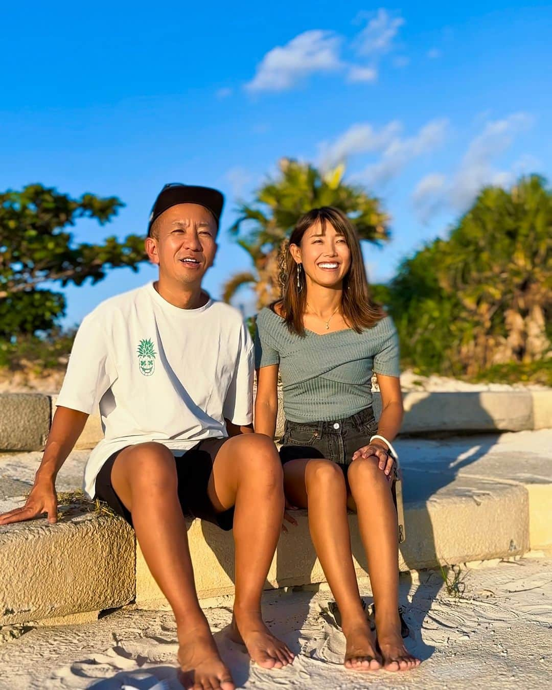 EMIKAのインスタグラム：「☀️ 撮影中のひとコマ まだまだ宮古島の晴れた日は 夏日和に近い暑さなので 外での撮影は汗だくになります💦  #宮古島 #宮古島旅行 #宮古島観光 #宮古島おすすめ #宮古島スポット  #宮古島ビーチ #宮古島海  #宮古島シュノーケル #宮古島移住  #宮古島life #移住生活 #移住カップル  #デュアルライフ #スキンダイビング  #okinawa #miyakojima #duallife」