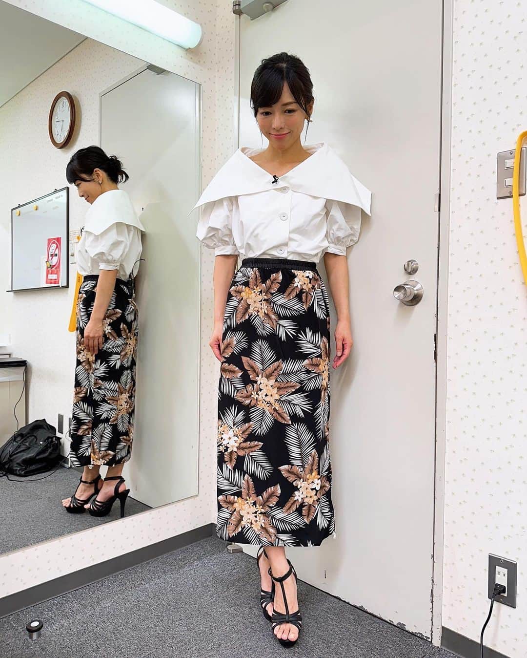 釈由美子のインスタグラム：「今日は夕方から番組収録があり先ほど帰宅しました💨  とっても気になる内容の番組で 前のめりで参加させて頂き👀💡✨  めっちゃ素で興奮しちゃいました🤩❣️  来月のオンエアになりますので 情報解禁されましたらお知らせします🤭  👗本日の衣装👠  トップス @riko.tokyo_official スカート @superthanks_official」
