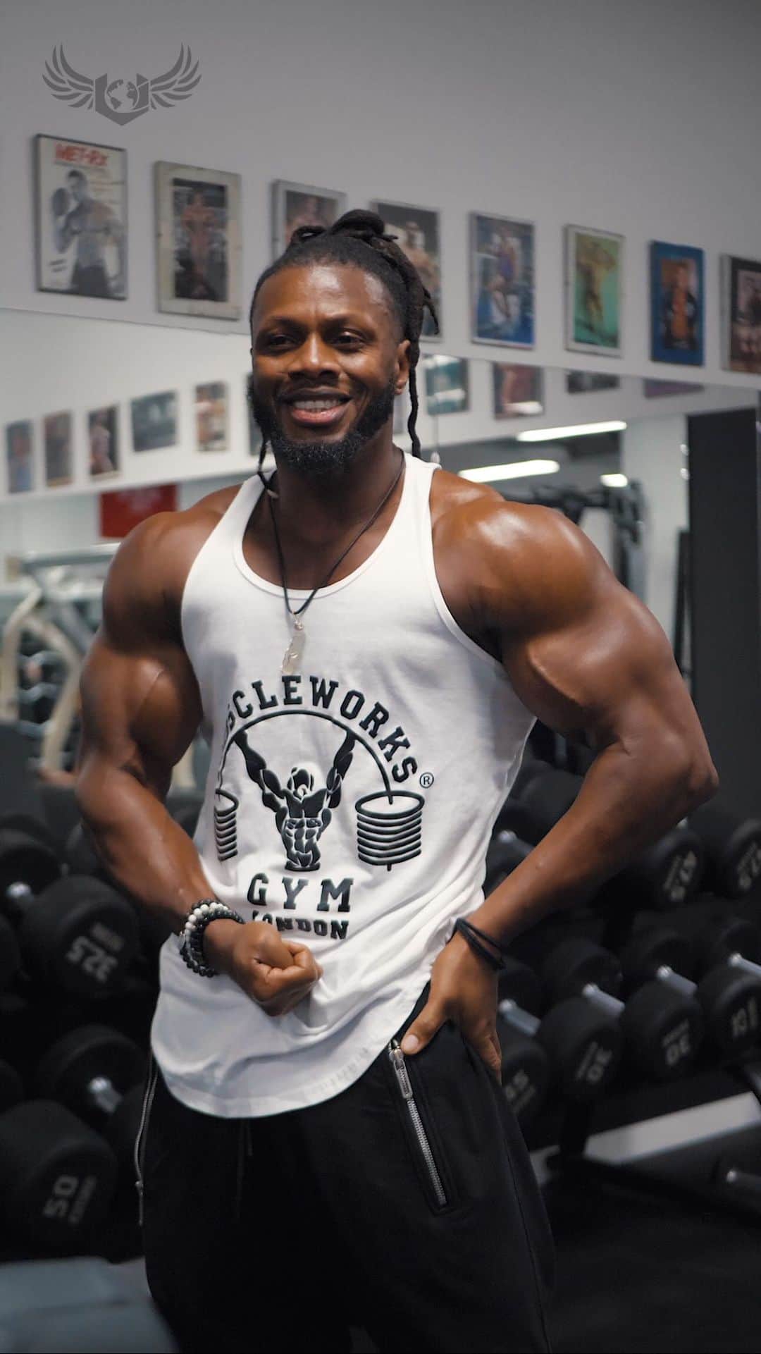 Ulissesworldのインスタグラム：「Back at the legendary iron temple 🏋🏾 London’s best Gym! 💪🏾🔥  Great to catch up with the legend @sav_muscleworks and the rest of the team – the energy here is unmatched!  Not to forget the incredible kitchen here @muscleworksgym, hands down the best food to fuel those gains 🍲  If you’re in London, join me at Muscleworks today and let’s get a set in 🔥」