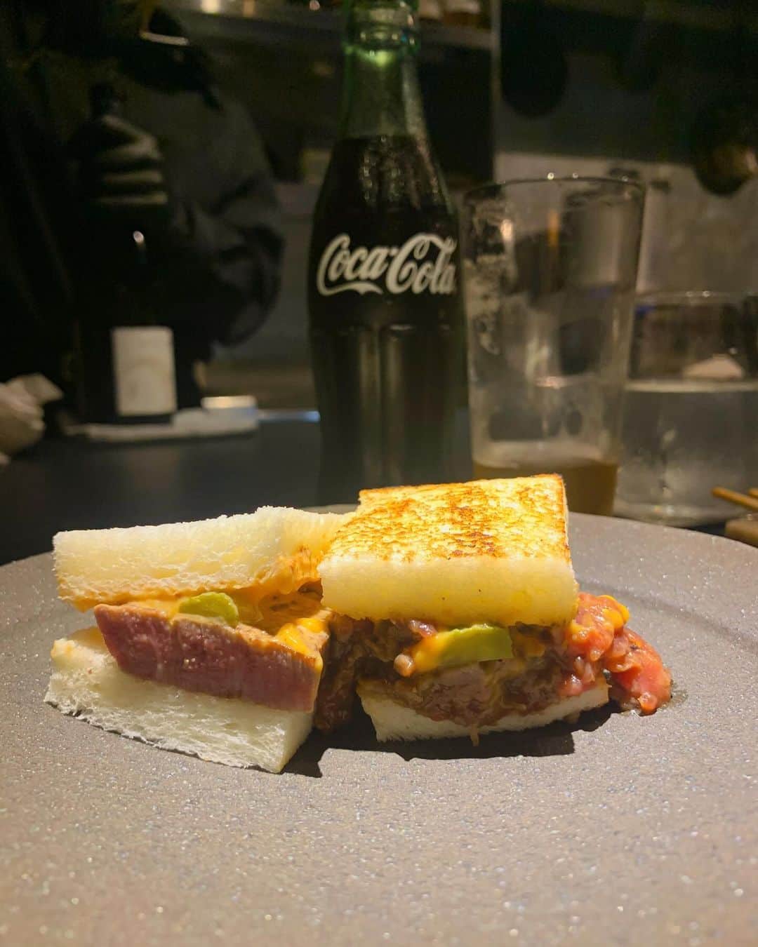 えみっくすさんのインスタグラム写真 - (えみっくすInstagram)「最近めちゃくちゃだいすきな腹ペコ新進気鋭ദ്ദിᐢ- ̫-ᐢ₎倒れるくらい腹ペコで入店して、倒れるくらい満腹で帰れる多国籍料理💗この間も行ったけど9月に行ったときの写真載せる❕この間のはまた後日載せる₍ᐢ.ˬ.ᐢ₎ . 卵焼きとお肉の柔らかさが一緒だったり、ジンジャーライスが無限に食べれそうなくらい美味しかったり、とんでもない量のキャビア食べれたり、そしてトークがとっても楽しくてお店の雰囲気が素敵で、めちゃくちゃお気に入りのお店ˊo̴̶̷̤.̮o̴̶̷̤ˋ日本酒の種類豊富なのもめちゃくちゃ嬉しい🥹‼️‼️ . 次は年明けに予約してるからたのしみだな(ᐡ⸝⸝- ̫ -⸝⸝ᐡ)  🍬 .｡ _________________________ ｡. 🍬   　えみっくすおすすめのグルメ情報を ︎︎ 　　　▶️ #えみっくすグルメ ◀️  　　　でまとめています⸜(*⃙⃘'ᵕ'*⃙⃘)⸝⋆*   　気になるお店があればぜひ食べに行って  　ハッシュタグをつけて投稿してね📷✨  🍬 .｡ _________________________ ｡. 🍬   #腹ペコ新進気鋭  #多国籍料理  #エスニック料理  #multiethnic  #fusioncuisine  #川崎グルメ  #川崎  #肉スタグラム  #フォトジェ肉  #肉食  #肉食女子  #肉食系女子  #グルメ  #グルメ女子  #グルメスタグラム  #会員制  #gourmet  #tokyo  #japan  #美味しいもの好きな人と繋がりたい  #肉スタグラマー  #gourmetfood  #foodporn  #food  #foodphotography  #foodie  #foodstagram  #meatlover  #meatlovers」11月10日 23時17分 - emix_momoka