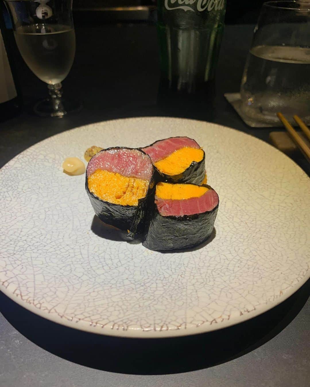 えみっくすさんのインスタグラム写真 - (えみっくすInstagram)「最近めちゃくちゃだいすきな腹ペコ新進気鋭ദ്ദിᐢ- ̫-ᐢ₎倒れるくらい腹ペコで入店して、倒れるくらい満腹で帰れる多国籍料理💗この間も行ったけど9月に行ったときの写真載せる❕この間のはまた後日載せる₍ᐢ.ˬ.ᐢ₎ . 卵焼きとお肉の柔らかさが一緒だったり、ジンジャーライスが無限に食べれそうなくらい美味しかったり、とんでもない量のキャビア食べれたり、そしてトークがとっても楽しくてお店の雰囲気が素敵で、めちゃくちゃお気に入りのお店ˊo̴̶̷̤.̮o̴̶̷̤ˋ日本酒の種類豊富なのもめちゃくちゃ嬉しい🥹‼️‼️ . 次は年明けに予約してるからたのしみだな(ᐡ⸝⸝- ̫ -⸝⸝ᐡ)  🍬 .｡ _________________________ ｡. 🍬   　えみっくすおすすめのグルメ情報を ︎︎ 　　　▶️ #えみっくすグルメ ◀️  　　　でまとめています⸜(*⃙⃘'ᵕ'*⃙⃘)⸝⋆*   　気になるお店があればぜひ食べに行って  　ハッシュタグをつけて投稿してね📷✨  🍬 .｡ _________________________ ｡. 🍬   #腹ペコ新進気鋭  #多国籍料理  #エスニック料理  #multiethnic  #fusioncuisine  #川崎グルメ  #川崎  #肉スタグラム  #フォトジェ肉  #肉食  #肉食女子  #肉食系女子  #グルメ  #グルメ女子  #グルメスタグラム  #会員制  #gourmet  #tokyo  #japan  #美味しいもの好きな人と繋がりたい  #肉スタグラマー  #gourmetfood  #foodporn  #food  #foodphotography  #foodie  #foodstagram  #meatlover  #meatlovers」11月10日 23時17分 - emix_momoka