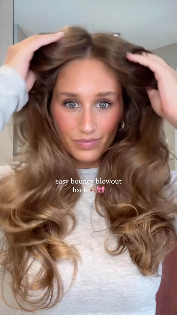のインスタグラム：「Fall in love with ghd instead this Singles’ Day 💘 (What’s more to love than up to 22% off? 💸)  @byemmmaleah   #ghd #ghdhair #singlesday #easyblowout #easyblowout #blowouthack #blowdry」