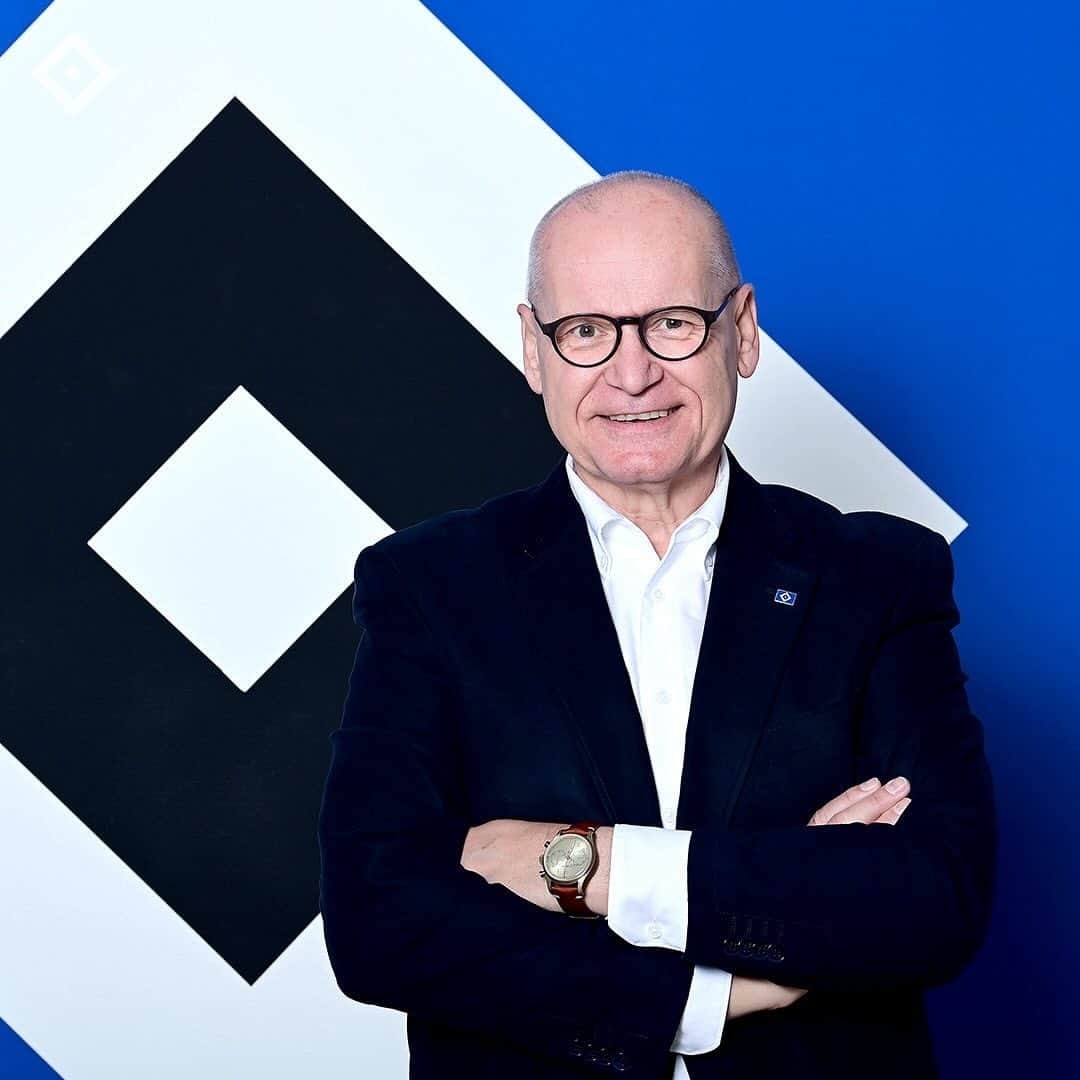 ハンブルガーSVのインスタグラム：「Happy Birthday, Michael Papenfuß 🥳   Unser Aufsichtsratsvorsitzender, Vizepräsident und Schatzmeister feiert heute seinen 6⃣9⃣. Geburtstag 🎂   #nurderHSV ___ 📸 Witters Sportfotografie」