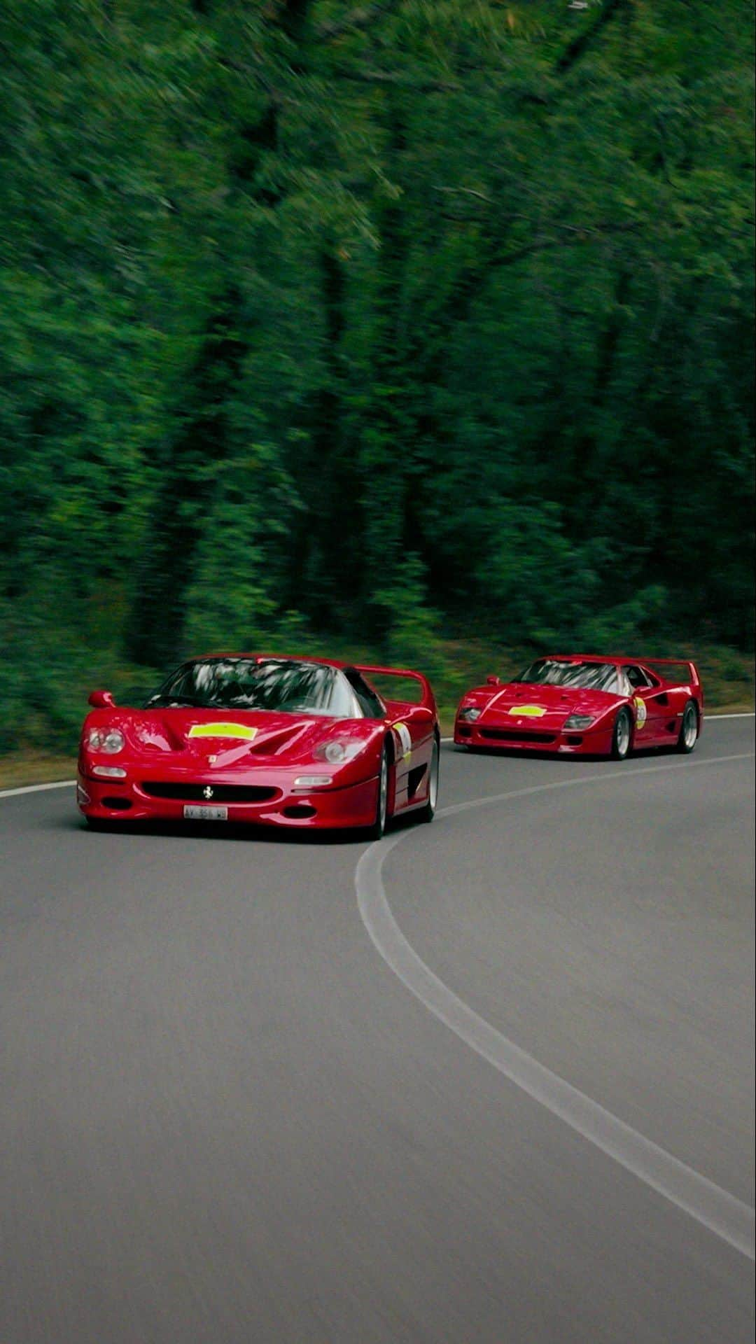 Ferrari APACのインスタグラム：「Gripped in a hallowed aura of legacy, Piero Ferrari — Enzo Ferrari’s son — and his grandson Enzo glance back in time in high spirits, ignited by the outstanding #FerrariF40 and the #FerrariF50, paying homage to the innate family ethos.   #Ferrari #FerrariAPAC」