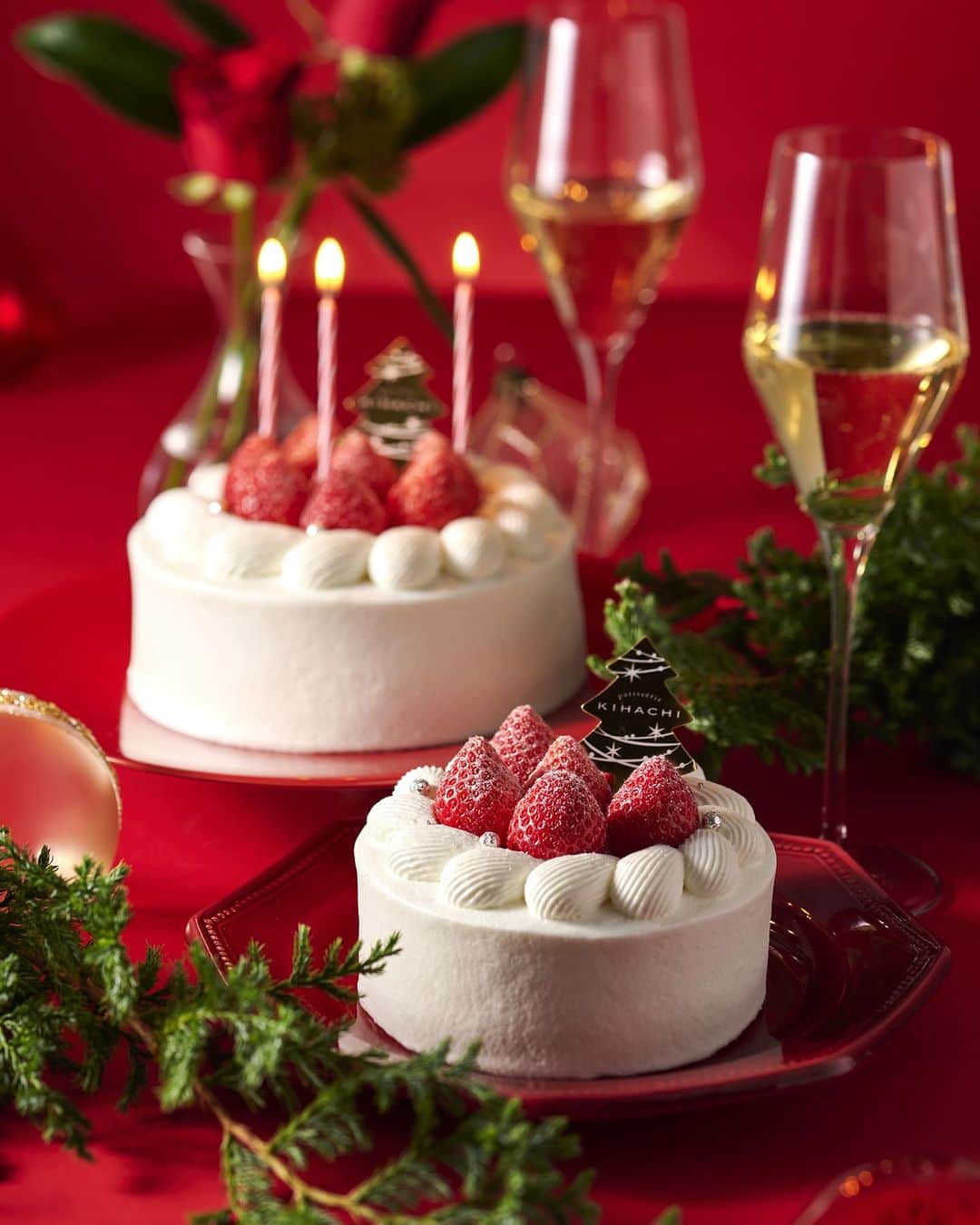 KIHACHI公式Instagramのインスタグラム：「【パティスリー キハチ】 クリスマスケーキのご予約承ります🎄  2023 Precious Christmas！  パティスリー キハチの店頭では、クリスマスケーキのご予約を承っております。 大切な人や家族と楽しむクリスマスは、パティスリー キハチのクリスマスケーキをかこんで幸せなひとときを🦢  シャンティーと苺が際立つクリスマスショートや、グラサージュが美しいベリーエタンセル、ブッシュドノエルなど取り揃えました。  ■ご予約期間 2023年11月1日(水)～2023年12月17日(日) ⁡ ■お受け渡し期間（各店営業時間内） 2023年12月23日(土)～2023年12月25日(月)  ■クリスマスケーキご予約受付店舗 ・パティスリー キハチ 東大島 ・パティスリー キハチ アトレ恵比寿 ・パティスリー キハチ 西武渋谷店  ※詳しくは、KIHACHIホームページをご確認くださいませ。 ※パティスリー キハチ東京ギフトパレット店では、ご予約を承っておりません。予めご了承くださいませ。  #KIHACHI #キハチ #KIHACHICAFE #キハチカフェ #patisseriekihachi #パティスリーキハチ #パティスリーキハチ東大島 #東大島 #パティスリーキハチアトレ恵比寿 #恵比寿 #パティスリーキハチ西武渋谷店 #渋谷 #パティスリーキハチ東京ギフトパレット #東京駅 #クリスマス #クリスマスケーキ #クリスマスケーキ予約 #クリスマスケーキ2023」