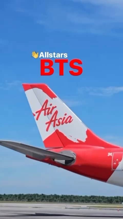 AirAsia (公式) のインスタグラム：「出発まで2時間。  AirAsiaのパイロットの 安全に離陸するまでのルーティンを一部ご紹介🛫  本日も安全に、快適に 皆様が目的地にたどり着きますように✨   #FlyAirAsia #エアアジア」