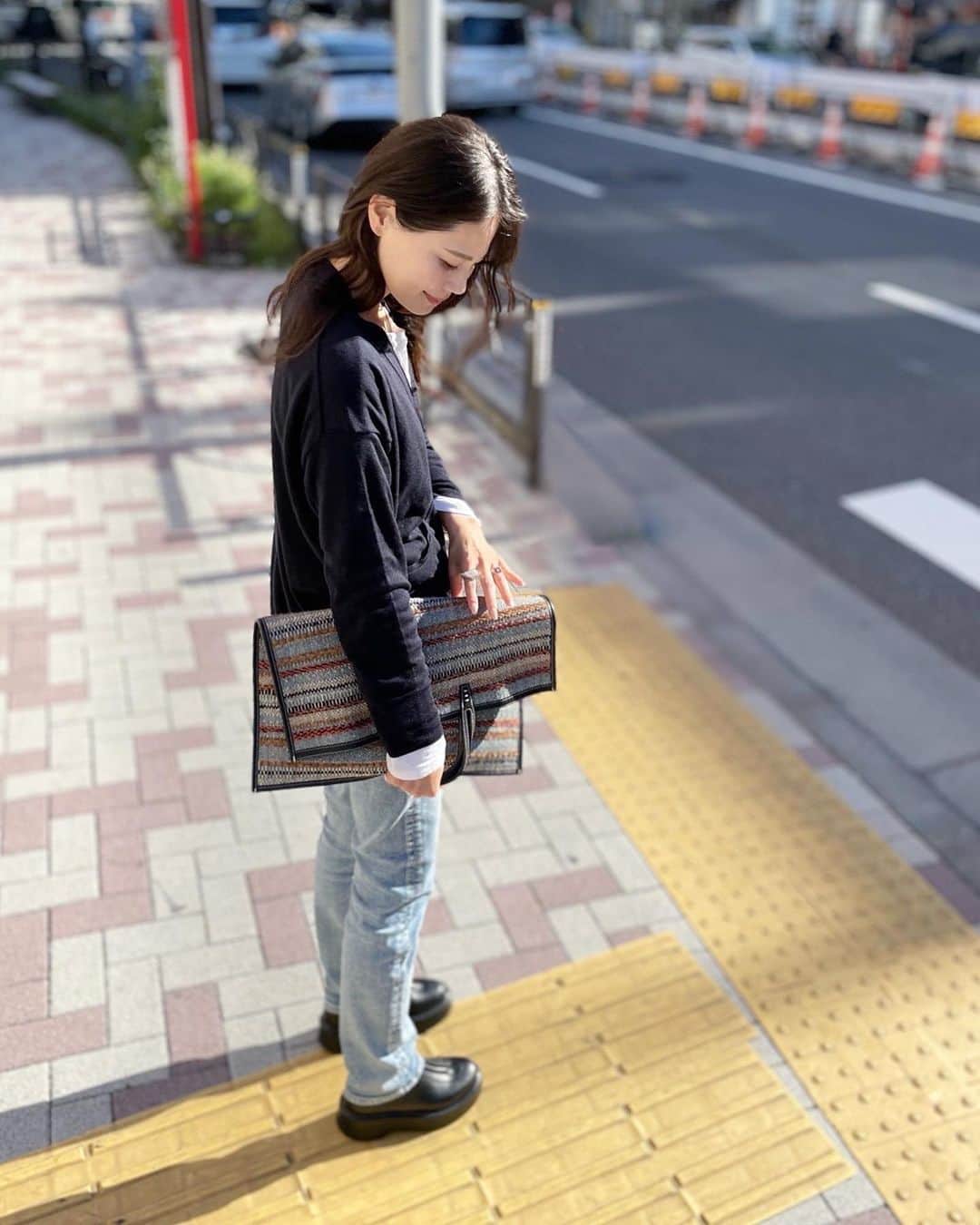 のインスタグラム：「Remodeling ring. #ctplage #thenewhouse #therow #avacation #adlinhue  ・ ・ ・  スクエアの中に石が浮いてるようなデザインが気に入って 石の持ち込みでオーダーしていたリングが出来た❤︎  もー可愛過ぎる❤︎❤︎❤︎  ・ ・ ・ @adlinhue  @axunfeng」