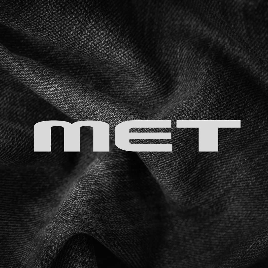 メットのインスタグラム：「#FallWinter2023 #MeAndMyMetJeans #MetJeans」