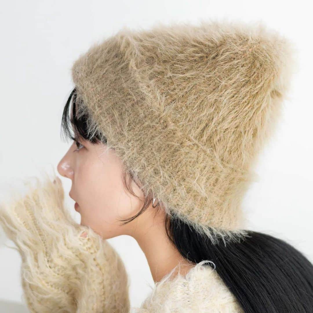 WEGOさんのインスタグラム写真 - (WEGOInstagram)「knit cap  ✔︎シャギーニットキャップ ¥2,199(tax in)  シャギーなのでふわふわした冬ならではのニット帽❄️ 大きめのサイズ感も小顔効果に！  #ニット帽 #ニット #帽子 #ニットコーデ #冬コーデ #シャギー #冬コーデ #冬服」11月10日 18時02分 - wego_official