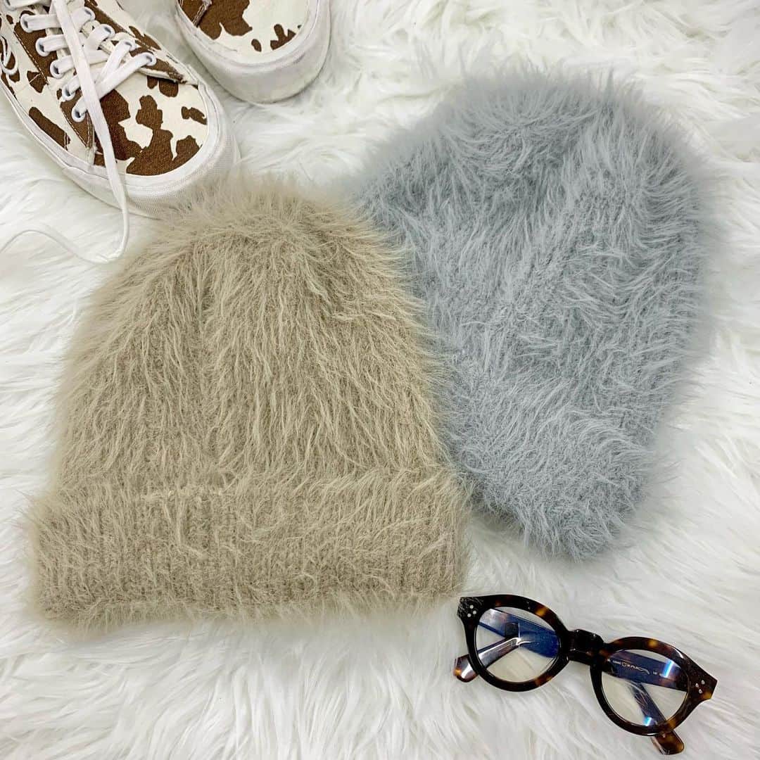 WEGOのインスタグラム：「knit cap  ✔︎シャギーニットキャップ ¥2,199(tax in)  シャギーなのでふわふわした冬ならではのニット帽❄️ 大きめのサイズ感も小顔効果に！  #ニット帽 #ニット #帽子 #ニットコーデ #冬コーデ #シャギー #冬コーデ #冬服」