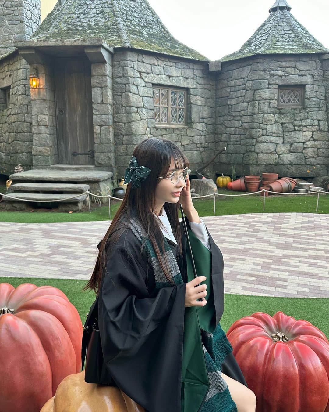 柊ききさんのインスタグラム写真 - (柊ききInstagram)「. ハリーポッター投稿第二弾⸜(*˙꒳˙*)⸝ききの推しはスネイプ先生だからスリザリンとスネイプ先生の杖をゲットしたよ(*´˘`*)♡謎のプリンスが一番好き(⸝⸝ᐡ. ̫ .ᐡ⸝⸝)  #ワーナーブラザーズスタジオツアー #ハリーポッター #スリザリン #アイドル #地下アイドル」11月10日 18時10分 - kiki_u___