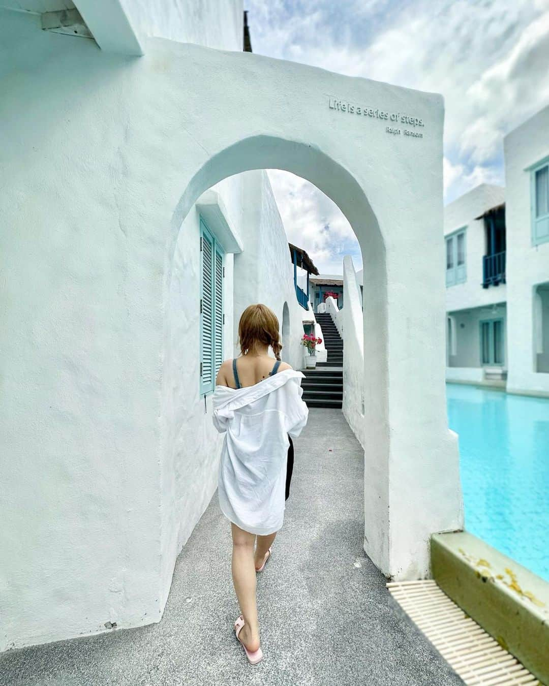 YuhKawasakiさんのインスタグラム写真 - (YuhKawasakiInstagram)「📍Resort De Paskani 🤍💙🩷 ： ： ： ： ： ： #ホアヒン#ホアヒン旅行 #ホアヒンホテル#タイホテル#タイ旅行 #東南アジアホテル#リゾートホテル#ホカンサー#トランカー#ホアヒン観光 #サントリーニ島#リゾートデパスカニ#resortdepaskani#huahinthailand #プール付きホテル#リゾート地#東南アジアリゾート#หัวหิน #การท่องเที่ยวแห่งประเทศไทย#ญี่ปุ่น#海外一人旅#海外コーデ #水着撮影 #PRADA水着#夏服コーデ #リゾートホテル #リゾートコーデ #タイランド#ホカンスコーデ #冬休みの過ごし方 #旅したくなるフォト」11月10日 18時11分 - yuhkawasaki