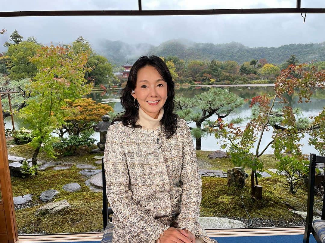 とよた真帆さんのインスタグラム写真 - (とよた真帆Instagram)「今日は NHK 京コトはじめ ~貴族が愛した景勝の地 嵯峨野~   の生放送でした。 京都にいましたよ😊  子供の頃から度々訪れている京都、嵯峨野。 皆様の想いとケアでいにしえの美しさを保って今日のような雨の日もフワッと靄がでたり、、  風情があって素敵でした  #nhk  #京コトはじめ  #生番組  #京都  #kyoto  #嵯峨野」11月10日 18時12分 - maho_toyota