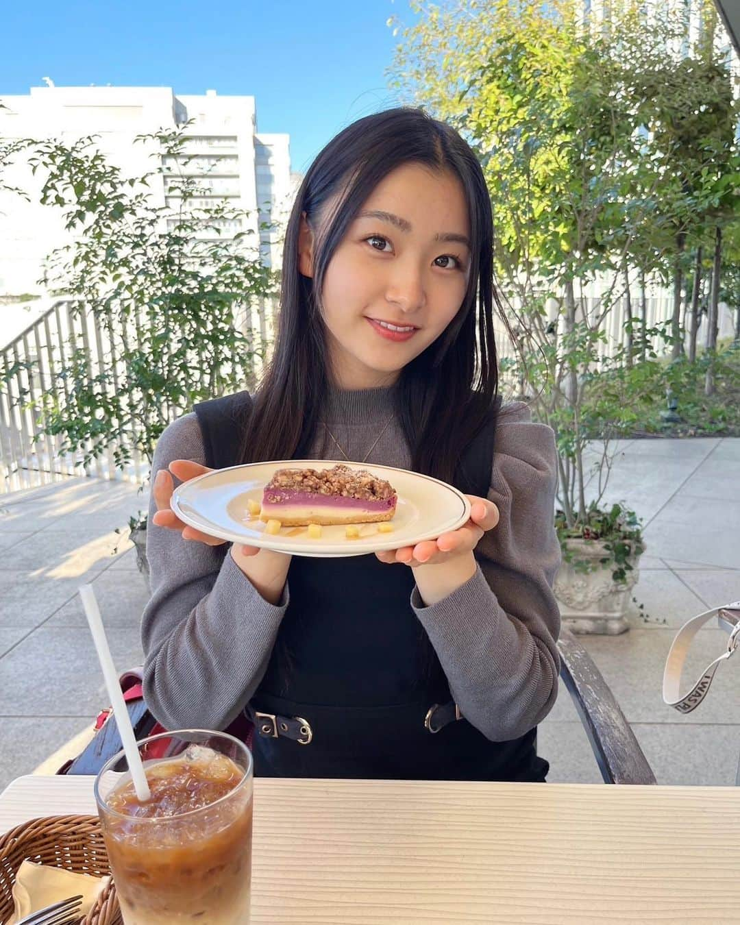 杏ジュリアさんのインスタグラム写真 - (杏ジュリアInstagram)「テラス付きのカフェで、 おしゃれな時間を過ごしました☕️  お天気も良くて、外のテラスが気持ちよかったよ~☺️☀️  期間限定のおいものケーキ食べました😋  #cafe #カフェ #都内カフェ #表参道カフェ #おいものケーキ #🍠 #instagood  #インスタ映え #テラス #カフェ #晴れ🌞 #longhair #ootd #code  #메이크  #followme  #오오티디 #데일리코디 #여름코디 #japan #도키센 #초도키메키센덴부 #何枚目がすき ？ #japan #idol #杏ジュリア」11月10日 18時13分 - julia_an_official