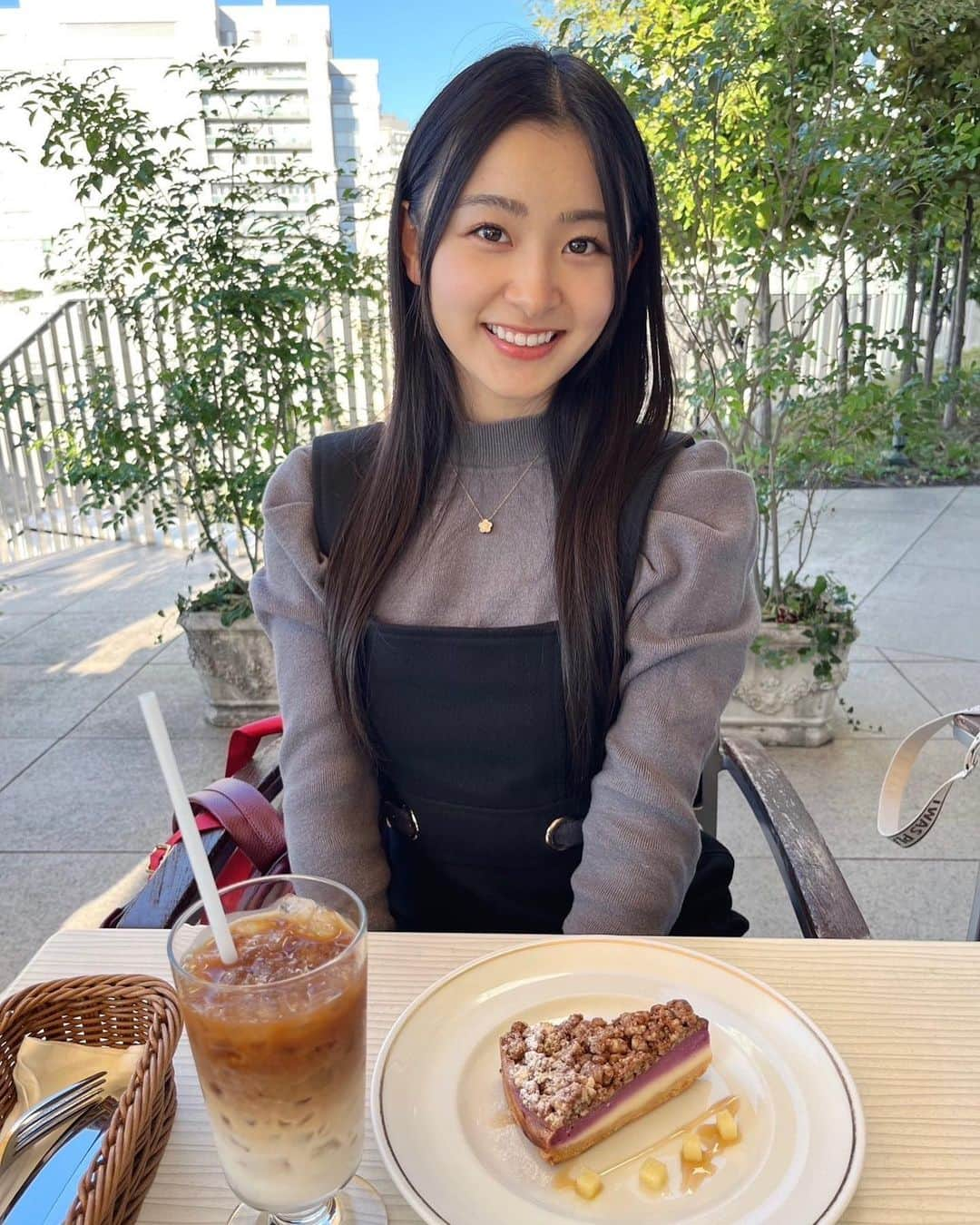 杏ジュリアさんのインスタグラム写真 - (杏ジュリアInstagram)「テラス付きのカフェで、 おしゃれな時間を過ごしました☕️  お天気も良くて、外のテラスが気持ちよかったよ~☺️☀️  期間限定のおいものケーキ食べました😋  #cafe #カフェ #都内カフェ #表参道カフェ #おいものケーキ #🍠 #instagood  #インスタ映え #テラス #カフェ #晴れ🌞 #longhair #ootd #code  #메이크  #followme  #오오티디 #데일리코디 #여름코디 #japan #도키센 #초도키메키센덴부 #何枚目がすき ？ #japan #idol #杏ジュリア」11月10日 18時13分 - julia_an_official