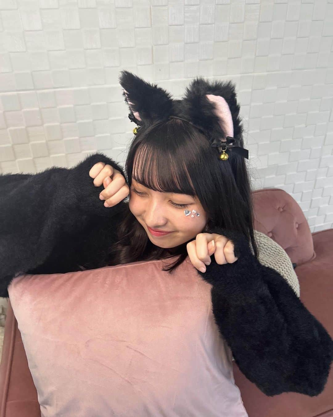 川原美杏のインスタグラム：「お友達とハロパで猫やったよ^..^♩ 次はクリパかなー🤔みんなはクリスマス何する予定〜？！  #ニコラ #ニコモ #nicola #川原美杏」