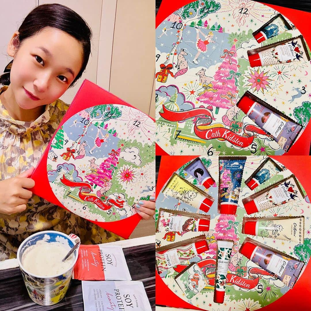 世手子のインスタグラム：「#PR Christmas present to myself🎄 dreamy cosmetic set🎁 Perfect for Christmas gifts🤶🌟 早めの自分へのクリスマスプレゼント🎅 @cath.kidston_tkd  今年から発売の新商品🥰 めっちゃ可愛すぎる(*´∀｀*) ハンドクリームやボディローション、ボディウォッシュなど様々なコスメが入っているよ(●´ω｀●) 楽天やラインギフトで購入できるのでプレゼントとしてオススメ(*´◒`*) クリスマス当日はお子様ときっとドタバタであろう、、、w #キャスキッドソン #キャスキッドソンコスメ #cathkidston #アドベントカレンダー #クリスマスプ」