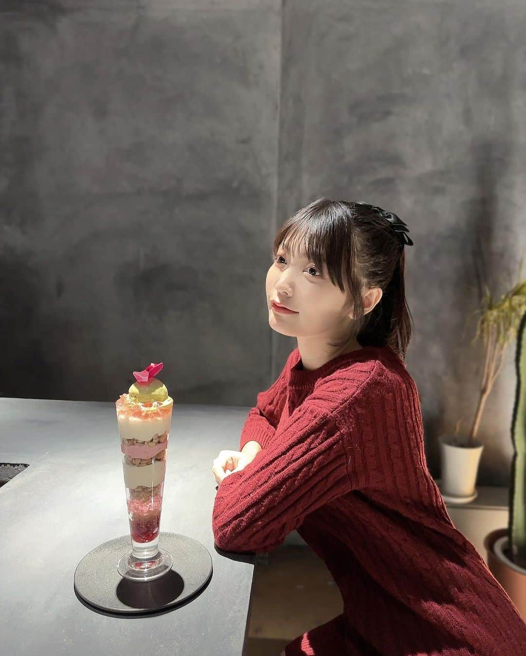 松下玲緒菜さんのインスタグラム写真 - (松下玲緒菜Instagram)「締めパフェ！🍓 . ままが甘いもの好きだからよく一緒に食べに行ってる🤭 . . . @the_standard_tokyo #夜パフェ #表参道バー #表参道パフェ #北参道バー #締めパフェ #原宿バー #the_standard_tokyo #原宿パフェ #原宿スイーツ」11月10日 18時19分 - matsushita_reona