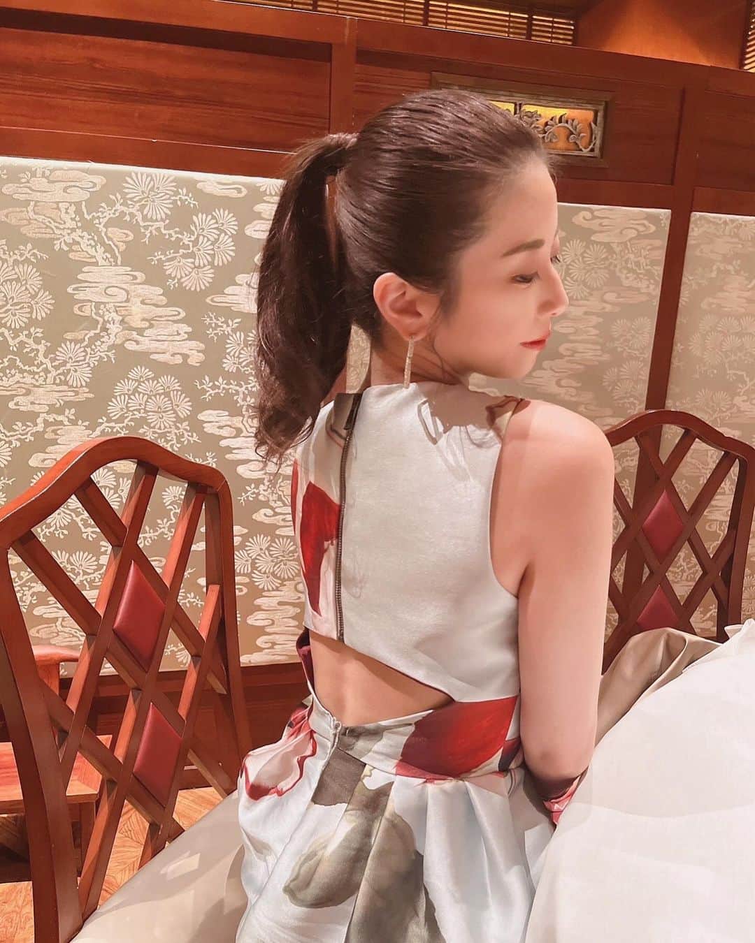 立花セリのインスタグラム：「背中のヴィーナスライン✨️週3パーソナルで鍛えた甲斐があって、、背中が開いたドレスが綺麗に着れるようになってきました🥹🤏💓💞☆。.:＊・゜   #パーソナル#ジム#power spot#なっちゃんありがとう♡」